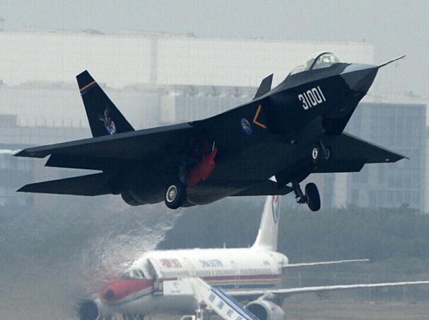 歼31战机珠海升空亮相 走向军贸市场可能性大