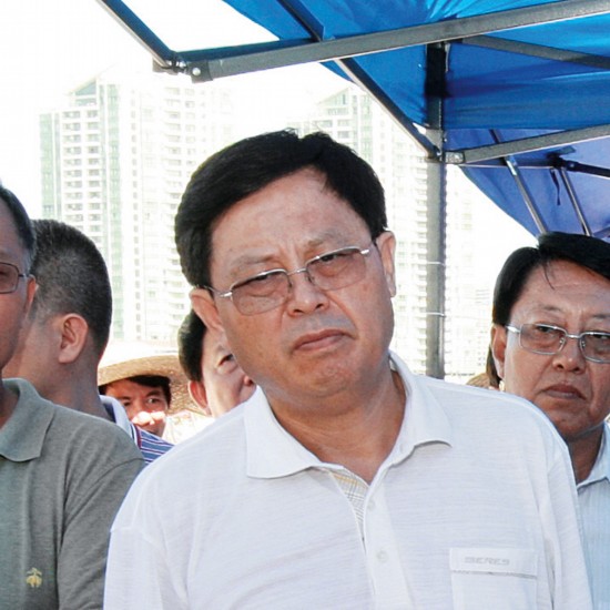 2012年9月,谭力在海南工作时到市县调研。