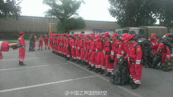 原文配图:中国地震救援队。