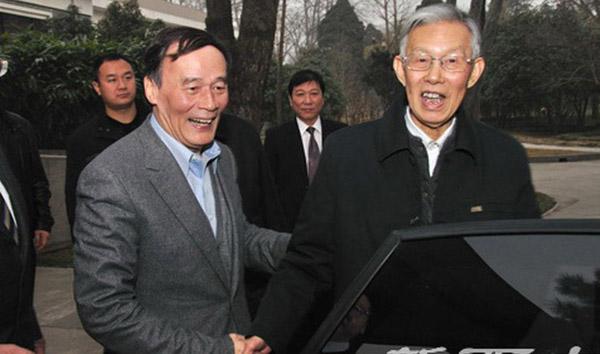 2011年2月24日,国务院副总理王岐山在陕西看望母校西北大学老师张岂之。