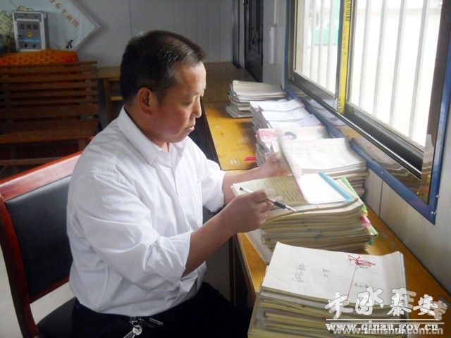 【园丁颂】记秦安县王铺乡中心小学教师张新喜