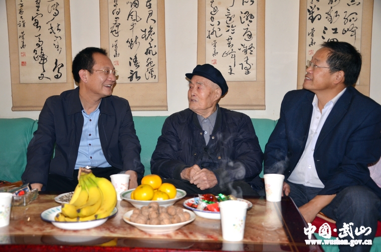 武山县领导国庆节前开展慰问活动组图