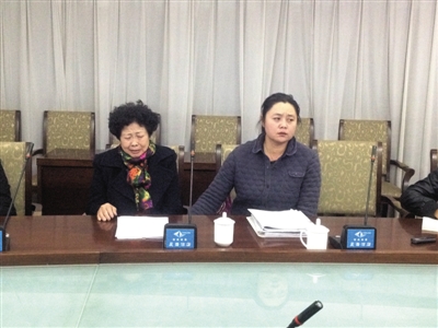 昨晚,马超群母亲张桂英在秦皇岛举行新闻发布会。新京报记者 张永生 摄