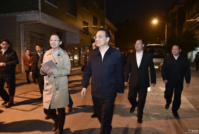 李克强访“网店第一村” 称递员工作了不起