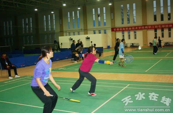 机电学院举办2014年教职工羽毛球团体比赛(图