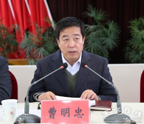 (市纪委常委,监察局副局长曹明忠围绕发生在我市的腐败案件作了警示