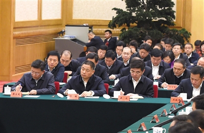 1月12日,习近平在北京主持召开座谈会,同中央党校第一期县委书记研修班学员进行座谈。 新华社记者 饶爱民 摄