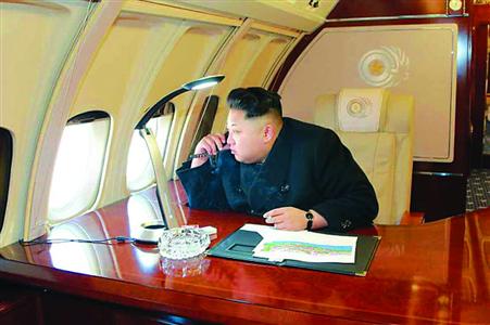 朝鲜媒体15日报道,金正恩乘专机视察平壤。