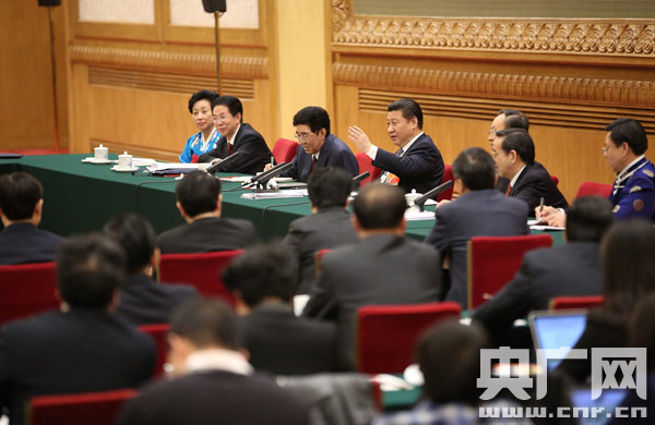 央广网北京3月9日消息(记者刘乐)参加吉林代表团审议时,习近平强调,东北等老工业基地振兴发展,不能再唱“工业一柱擎天,结构单一”的“二人转”,要做好加减乘除。