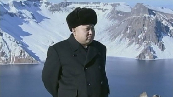 资料图:金正恩登上长白山天池。