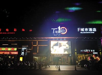 3月30日,泉州新门街附近的T淘园。徐钢在泉州市委书记任上将与他交往密切的商人引入泉州古城区开发文化创意产业。