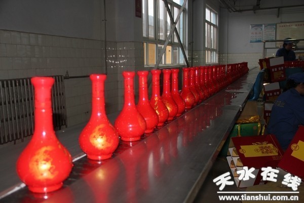 天河酒业生产线.jpg
