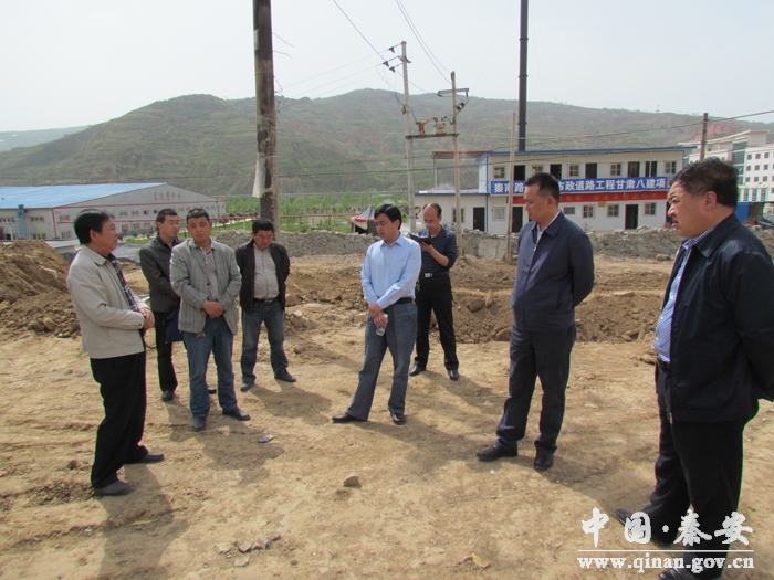会议要求,兴国镇和住建局等相关部门要再鼓干劲,再添措施,积极寻找
