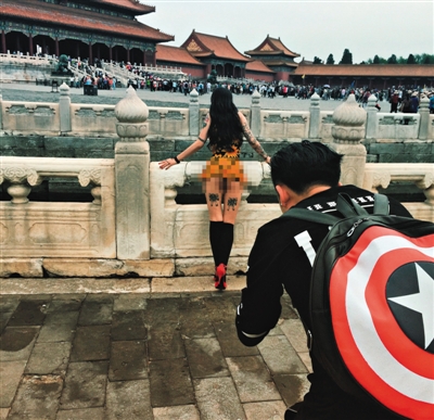 网友“WANIMAL”在微博上发布图片,称“踩点完毕,我在故宮博物院”。