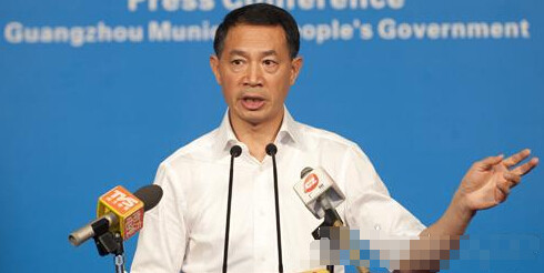 广州市政府发布会上,时任广州市副市长、增城市委书记曹鉴燎发言。
