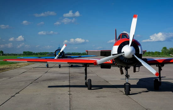 ����ͼ�����ٳֵħ���-52�ͷɻ���