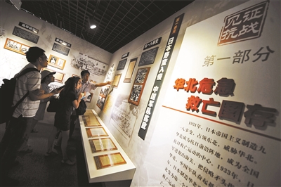 本报讯(记者 董鑫)本月9日,京津冀三地档案局(馆)将首次联合推出“见证抗战—纪念抗日战争胜利70周年京津冀档案文献展”,包括“日本重要战犯名单”、“敌人战争罪犯调查表”、“卢沟桥大事记”等38组珍贵档案首次展出。展览从三地档案馆的410余万卷馆藏中精选出560余件珍贵档案文献展出,共分为“华北危急 救亡图存”、“卢沟醒狮 全民抗战”、“累累罪行 铁证如山”、“抗战群英 万古流芳”等六个部分。