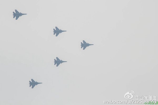 资料图:歼-15装备太行发动机参加阅兵彩排。