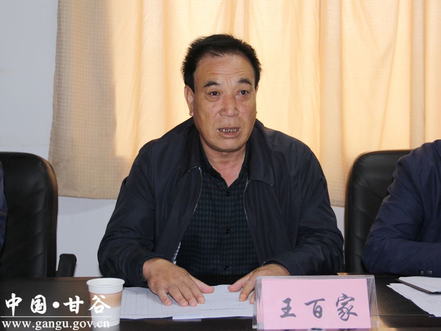 甘谷县领导带队观摩安远镇秋覆膜工作组图