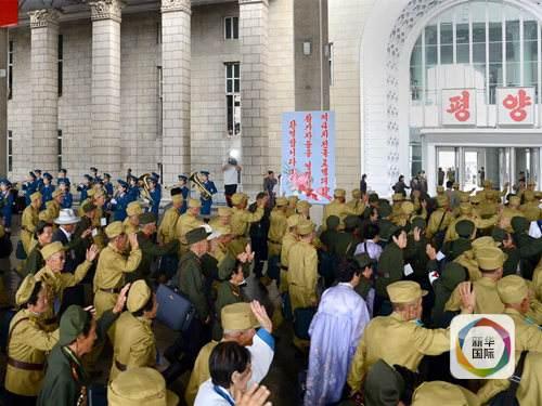 原文配图:朝鲜战争老兵出席停战会议。