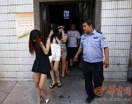 西安警方七夕当天突击扫黄 拘4名涉黄人员