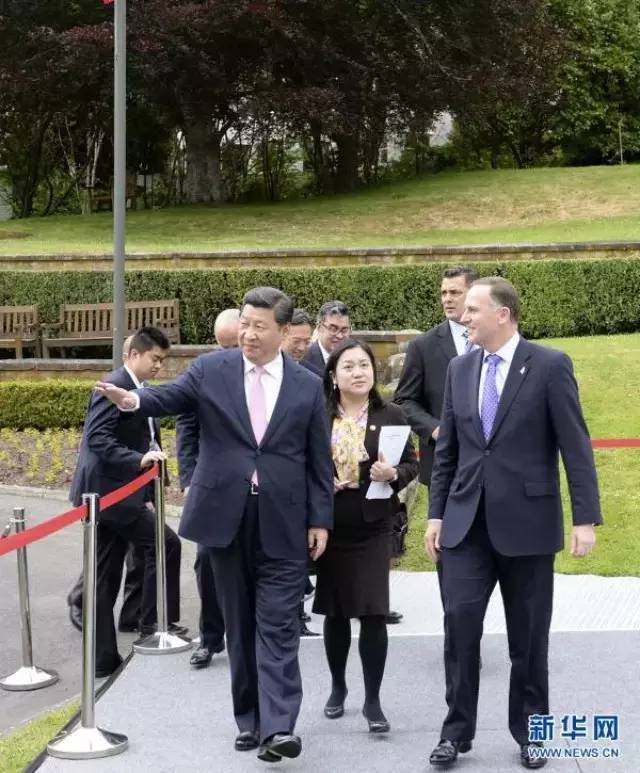 2014年11月20日,习近平同新西兰总理约翰·基会举行会谈。习近平强调,中新关系具有开创性、示范性意义。中国人说:“兄弟同心,其利断金。 ”毛利族谚语说:“你我篮子在一起,大家生活更美好。”让我们携手合作,谱写中新关系发展新篇章,更好造福两国人民。