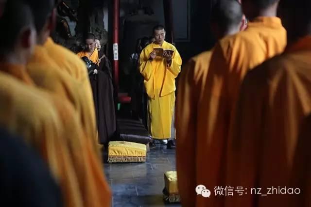 少林寺方丈释永信生活如旧:晨钟暮鼓 念经诵佛