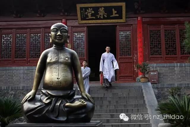 少林寺方丈释永信生活如旧:晨钟暮鼓 念经诵佛
