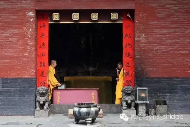 少林寺方丈释永信生活如旧:晨钟暮鼓 念经诵佛