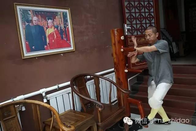 少林寺方丈释永信生活如旧:晨钟暮鼓 念经诵佛