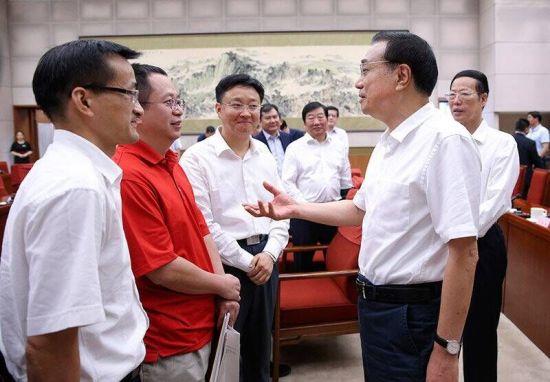 2015年7月10日,李克强总理主持召开座谈会