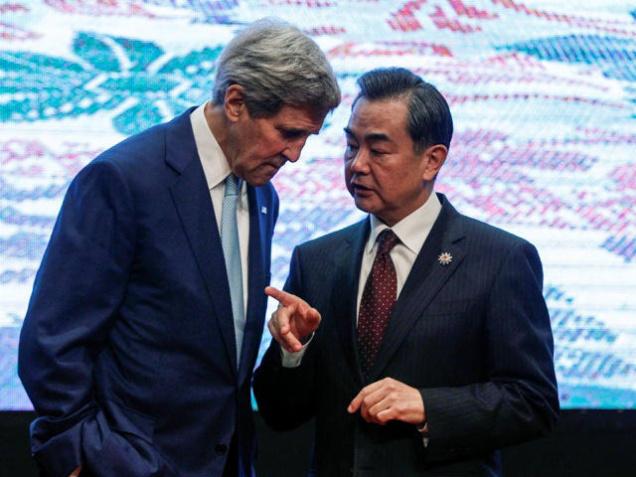 外长王毅与美国国务卿克里互动