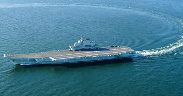 原文配图:辽宁舰完成海上“大回环”,划出优美航迹。