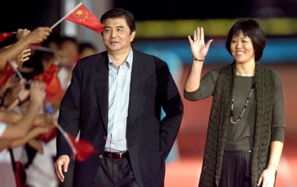 前男排主帅汪嘉伟变身资本大佬 重奖女排300万(图)