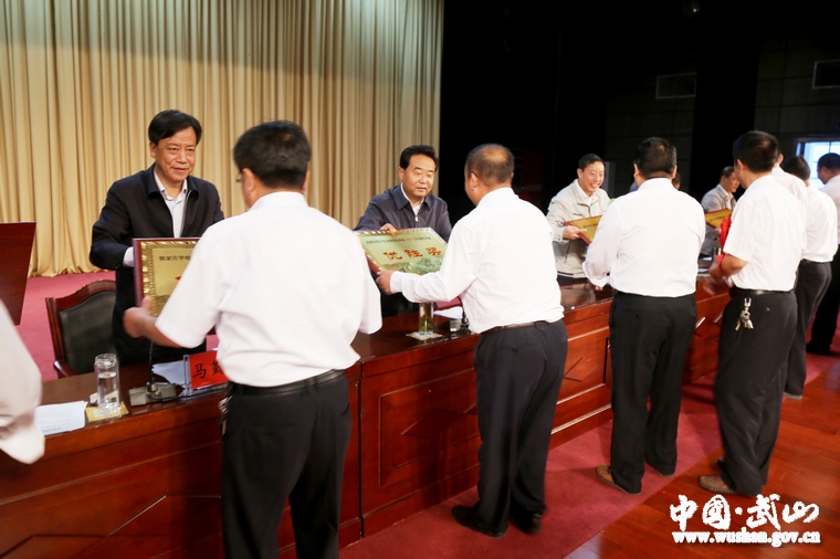 武山县召开教育工作会暨庆祝第31个教师节表彰大会