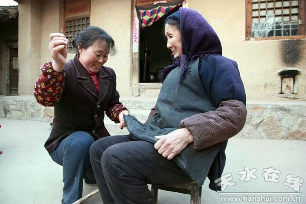 十佳贤惠媳妇王爱平_副本.jpg