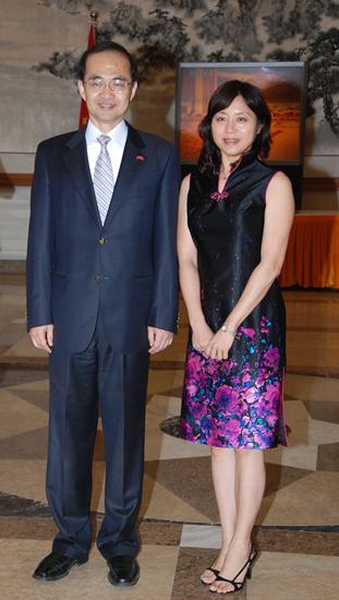 外交部驻澳门新任特派员叶大波抵澳履新(图)