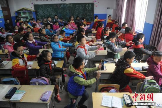 ����ͼ��2015��11��12�գ�ɽ�������б�ȫ��Сѧ�����ѧ����μ�ʱ�������������������������գ�ɽ��ʡ��������ɫԤ����ʵʱ����������365������Ⱦ���Ӿ��й�