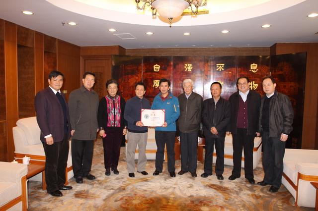 戴旭:伟大的民族不可以没有血性(图)