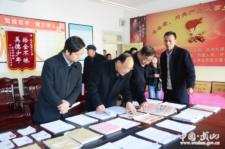 韩向荣董事长_董事长办公室图片(2)