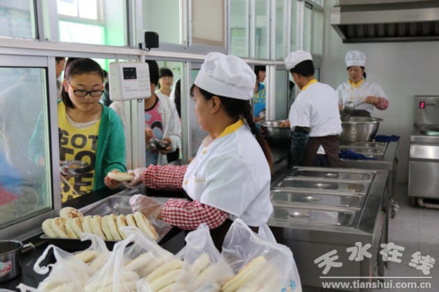 天水市推进学生营养改善计划30万学生受益(图