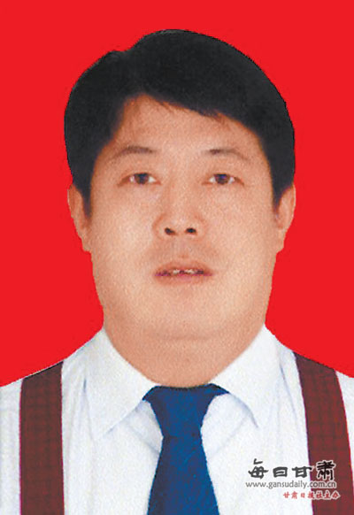 张华,男,汉族,现年49岁,中共党员.
