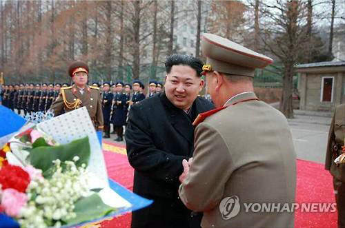 原文配图:金正恩访问人民武力部祝贺朝鲜第一次氢弹试验取得成功。