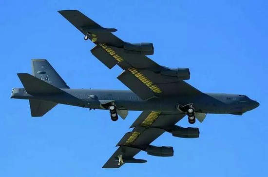 资料图:B52轰炸机。