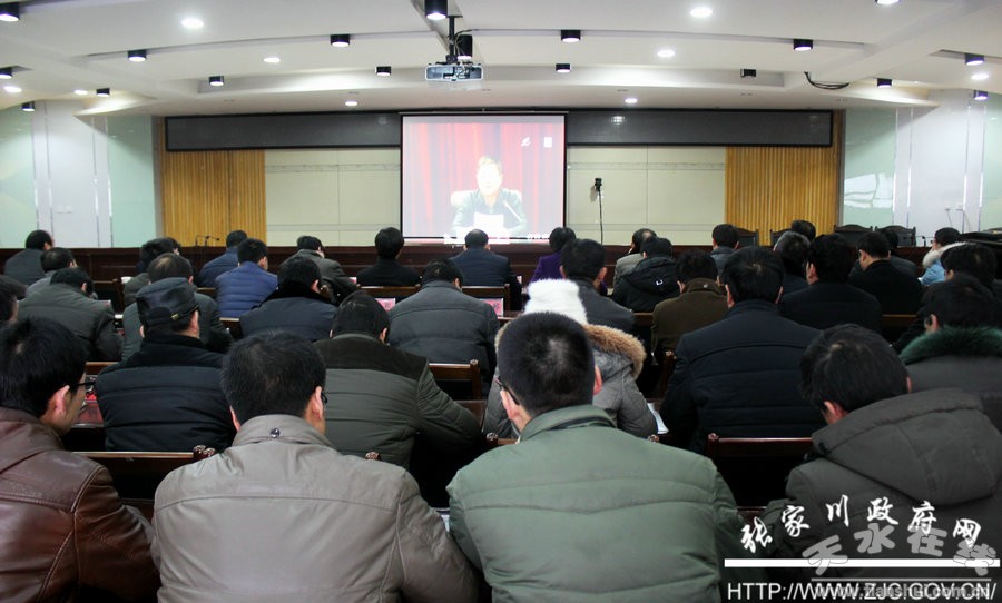 省扶贫办贫困人口_贫困山区的孩子图片(2)