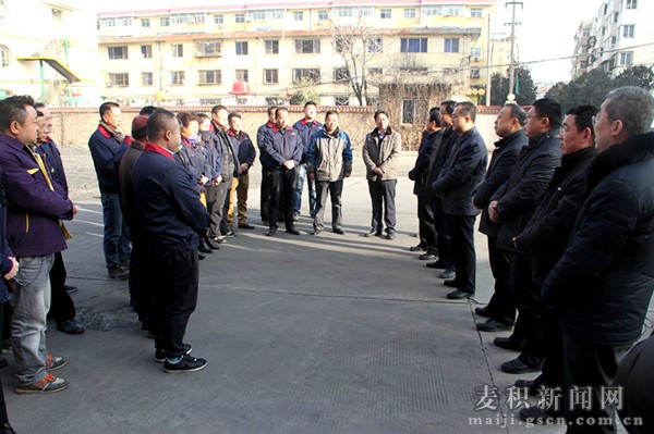 (在华瑞热力公司慰问) (在华瑞热力公司慰问)