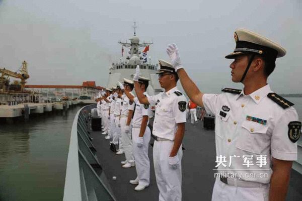 原文配图:中华神盾舰造访马来西亚。
