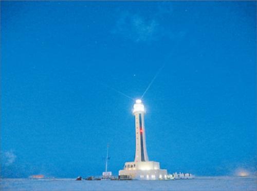 中国南沙渚碧礁灯塔建成启用 灯光射程达22海里
