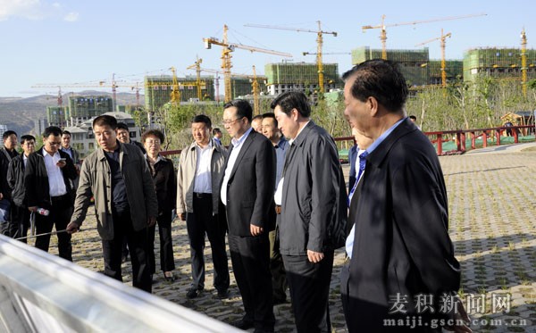 在马跑泉公园调研 在马跑泉公园调研