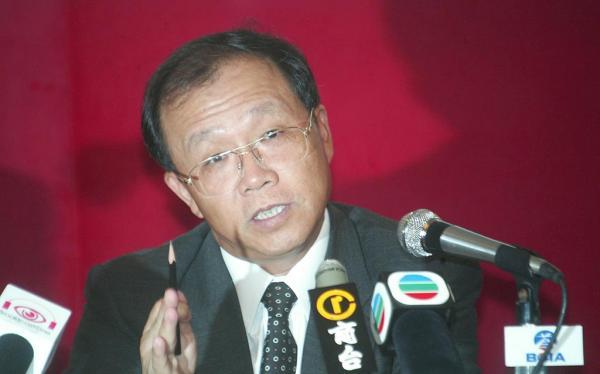 国门巨贪:乘专机去港1夜输千万 次日飞回上班